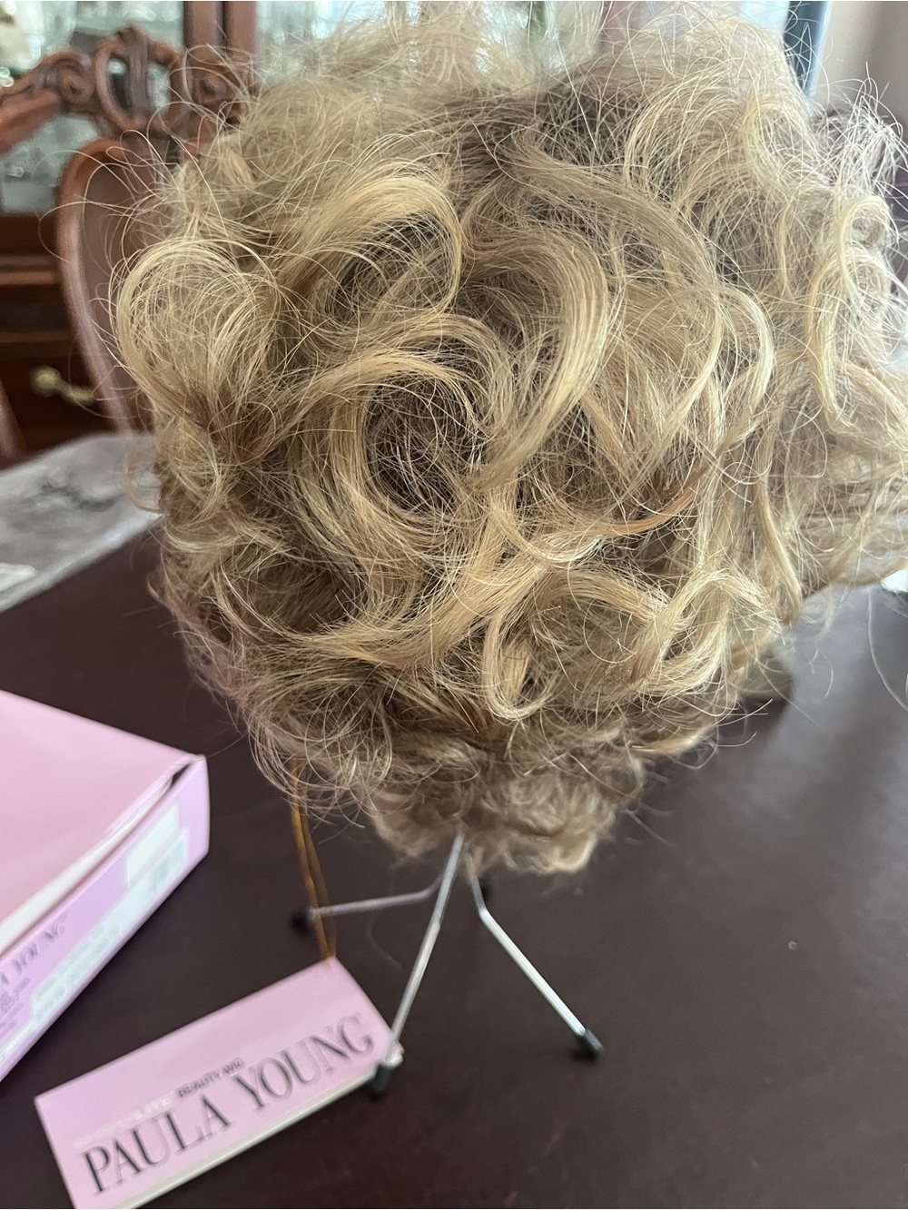 😎😎😎PAULA YOUNG FRANCIE WIG NWT Blonde Short Layered Wig - Picture 3 of 7